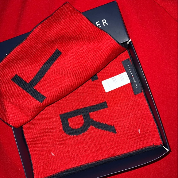 Scarf & Hat Set (NIB) - Picture 2 of 10